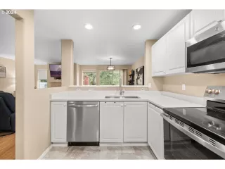 Photo #5: 24222891 Listing