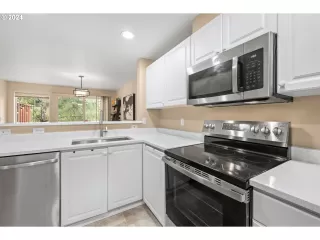 Photo #6: 24222891 Listing