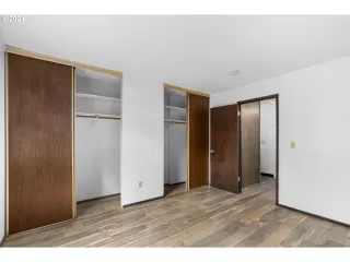 Photo #5: 24223769 Listing