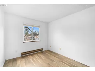 Photo #6: 24223769 Listing