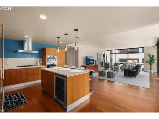 Photo #5: 24224682 Listing