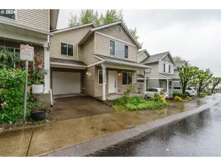 More Details about MLS # 24225505 : 10545 NE FREMONT ST 15