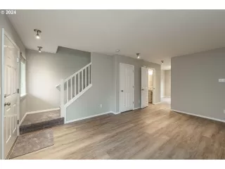 Photo #4: 24225505 Listing