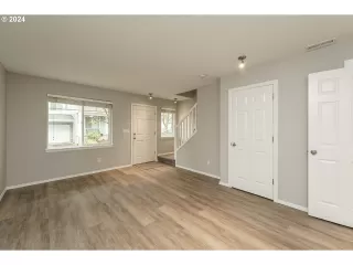 Photo #5: 24225505 Listing