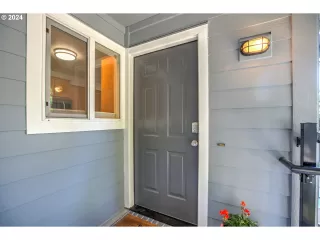 Photo #4: 24225638 Listing