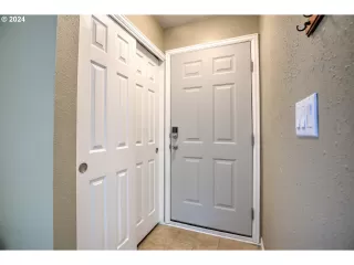 Photo #5: 24225638 Listing