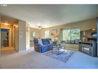 Photo #6: 24225638 Listing