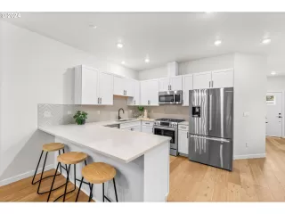 Photo #5: 242275281 Listing 