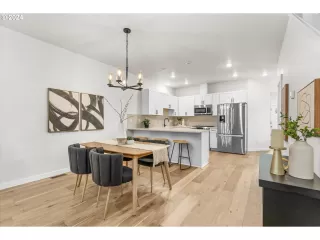 Photo #6: 242275281 Listing 