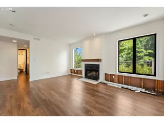 Photo #3: 24228058 Listing