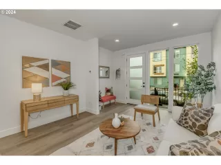 Photo #4: 24229853 Listing 