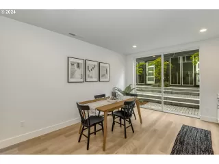 Photo #6: 24229853 Listing 