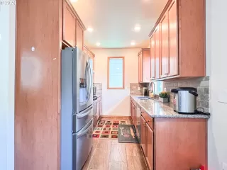 Photo #2: 24230101 Listing