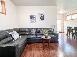 Photo #5: 24230101 Listing