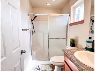 Photo #6: 24230101 Listing