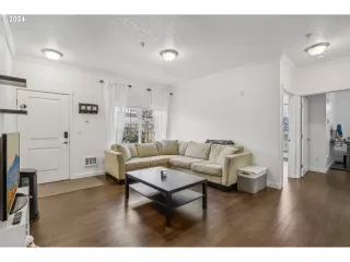 Photo #6: 24230219 Listing