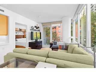 Photo #4: 24231325 Listing