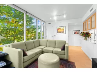 Photo #5: 24231325 Listing