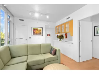 Photo #6: 24231325 Listing