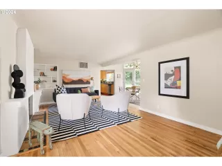 Photo #4: 24231655 Listing