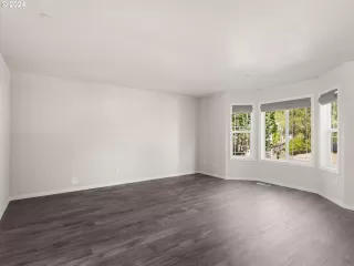 Photo #4: 24232123 Listing