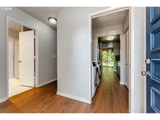 Photo #6: 24233811 Listing