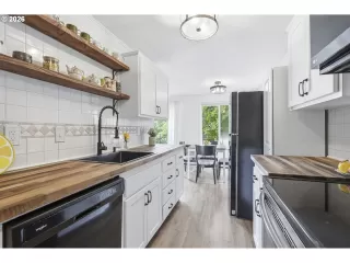 Photo #4: 242344240 Listing 