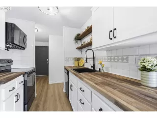 Photo #6: 242344240 Listing 