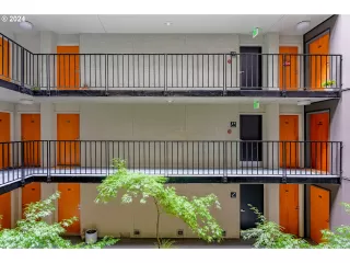 Photo #4: 24235474 Listing