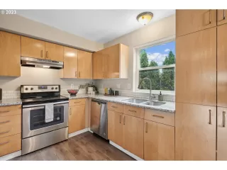 Photo #4: 24236204 Listing