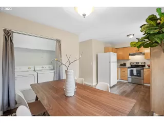 Photo #5: 24236204 Listing