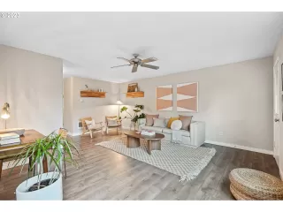 Photo #6: 24236204 Listing