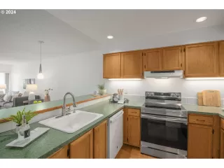 Photo #3: 24236252 Listing