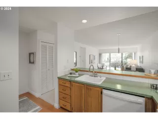 Photo #4: 24236252 Listing