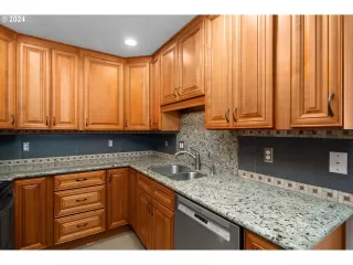 Photo #2: 24237110 Listing 