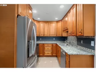 Photo #5: 24237110 Listing 