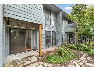 More Details about MLS # 24237266 : 8609 SW BRIGHTFIELD CIR