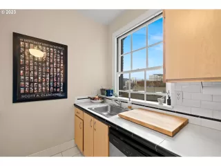 Photo #5: 24237331 Listing 