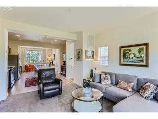 Photo #4: 24237542 Listing