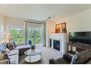 Photo #5: 24237542 Listing