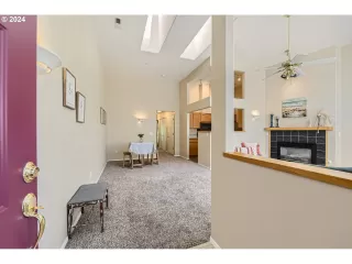 Photo #4: 24238343 Listing