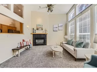 Photo #5: 24238343 Listing