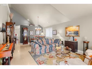 Photo #3: 24238355 Listing