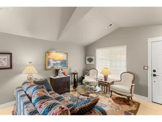 Photo #4: 24238355 Listing