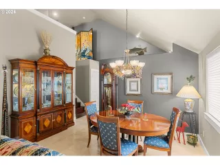 Photo #5: 24238355 Listing