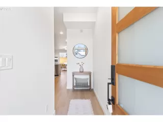 Photo #4: 24239008 Listing