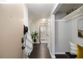 Photo #6: 24239868 Listing 