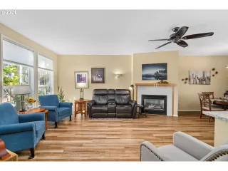 Photo #4: 24240142 Listing