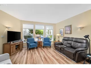 Photo #5: 24240142 Listing