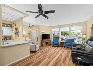 Photo #6: 24240142 Listing